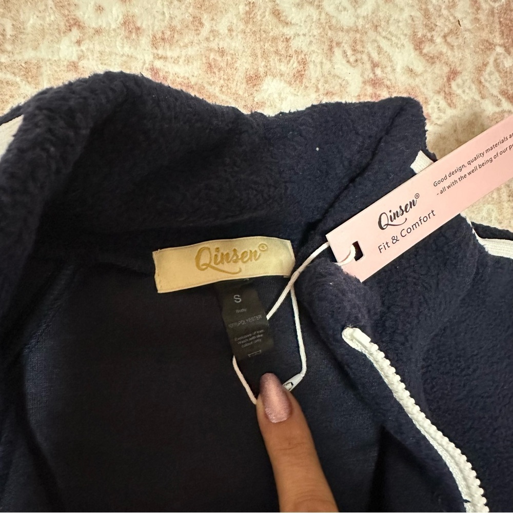 NWT Navy Fleece Contrast Cropped Sweatshirt With Drawstrings - Picture 6 of 12